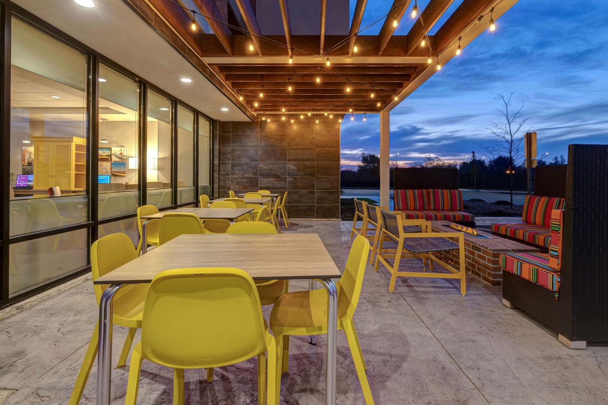 Home2 Suites By Hilton DeKalb Exterior foto