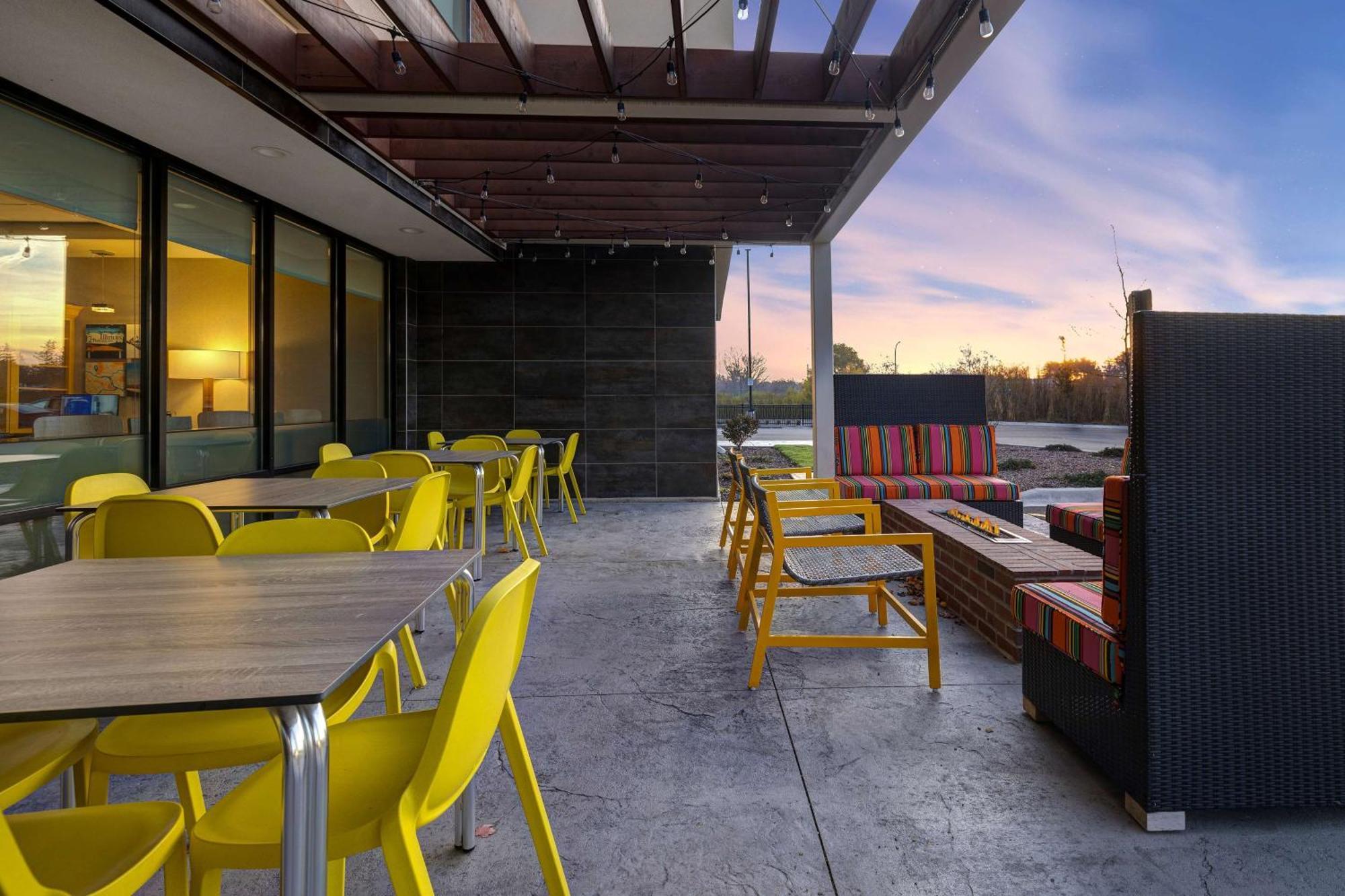 Home2 Suites By Hilton DeKalb Exterior foto